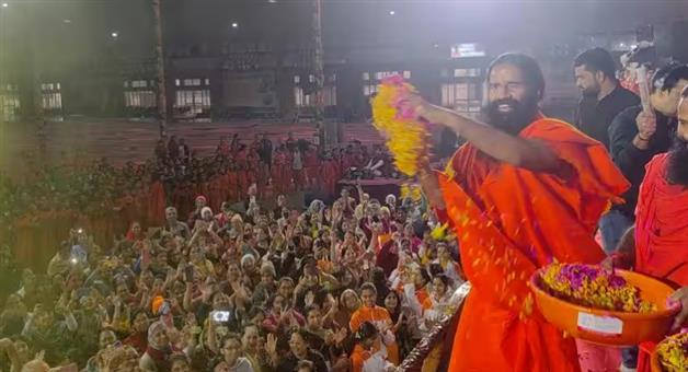 Khabar Odisha:Baba-Ramdev-and-his-flower-celebrate-Holi