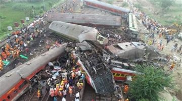 Khabar Odisha:Bahanaga-train-tragedy-Bollywood-stars-mourn