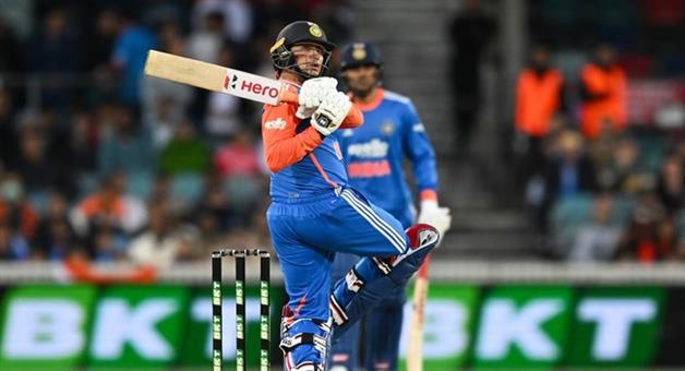 Khabar Odisha:Batter-disappointed-Abhishek-fights-alone-india-all-out-on-125-runs