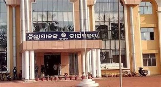 Khabar Odisha:Bhadrak-Collector-cancels-leave-of-government-employees