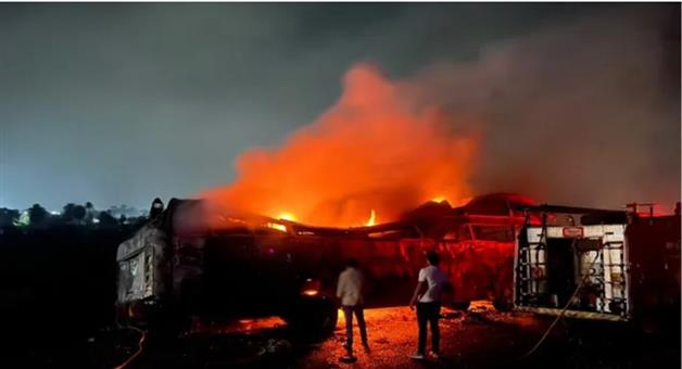 Khabar Odisha:Bhopal-Suratkanpur-bus-fire-in-passengers-escape-blaze