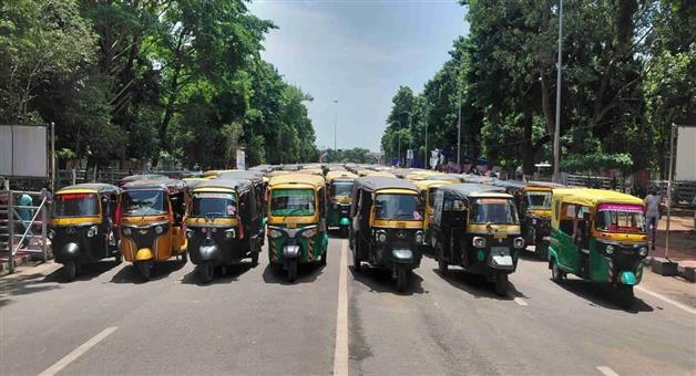 Khabar Odisha:Bhubaneswar-Master-Facility-Protest-RTO-Issues-Show-Cause-Notices-to-Over-400-Auto-Rickshaw-Owners-Over-Permit-Cancellation