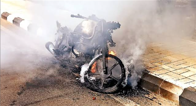Khabar Odisha:Bike-blunt-on-the-road