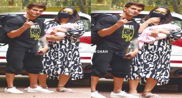 Khabar Odisha:Bipasha-Basu-and-Karan-Singh-are-happy-to-see-Devi-after-being-discharged-from-the-hospital