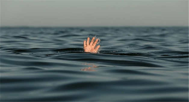 Khabar Odisha:Boat-capsizes-two-children-die-Mother-missing