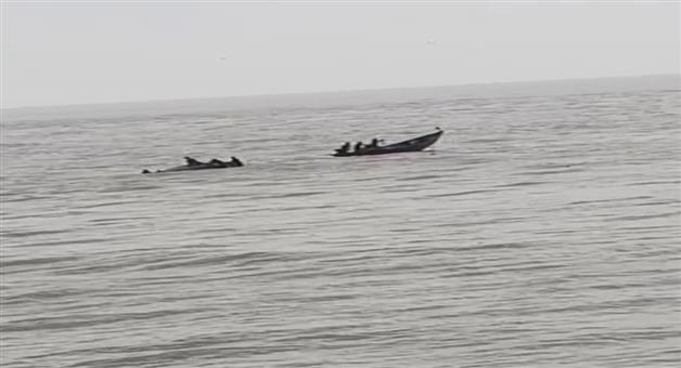 Khabar Odisha:Boat-capsizes-at-sea-near-Nehru-Bungalow