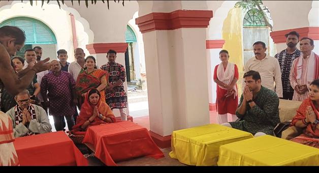 Khabar Odisha:Bolangir-royal-family-celebrates-nuakhai