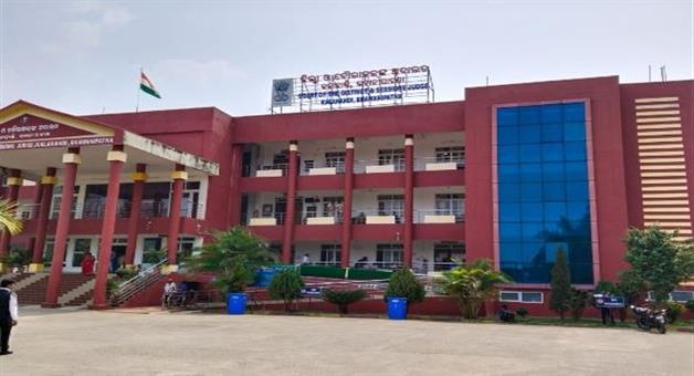 Khabar Odisha:Bomb-Threat-Email-Triggers-Panic-at-3-Court-of-odisha-Police-Launch-Investigation