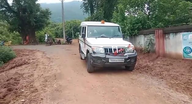 Khabar Odisha:Boy-crushed-by-falling-stone-from-mountain