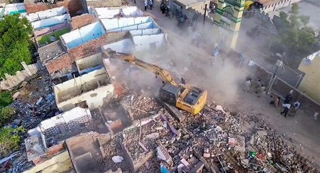 Khabar Odisha:Bulldozer-action-Chandola-of-Ahmedabad-8500-houses-buried