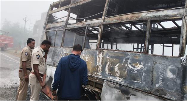 Khabar Odisha:Bus-catches-fire-in-Andhra-Pradesh