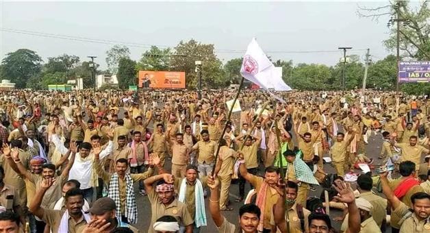 Khabar Odisha:Bus-owners-association-protest-in-Talcha-Bus-services-suspended-indefinitely