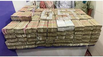 Khabar Odisha:Business-9-crore-cash19-kgs-silver-hidden-in-Mumbai-bullion-businessman-office