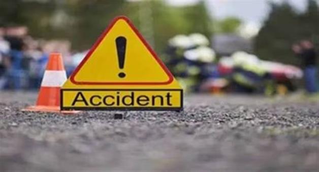 Khabar Odisha:Car-hits-tree-Three-lives-lost
