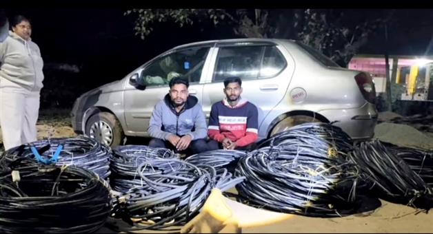Khabar Odisha:Car-with-stolen-electric-wires-seized-2-arrested