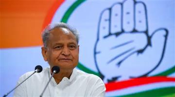 Khabar Odisha:Chief-Minister-Ashok-Gehlot-who-reached-Kahneja-Lals-house-and-paid-Rs-51-lakh-promised-his-two-sons-for-government-jobs