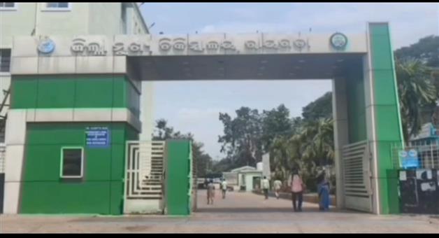 Khabar Odisha:Class-10-girl-critically-injured-due-to-electric-shock-admitted-to-District-Headquarters-Hospital