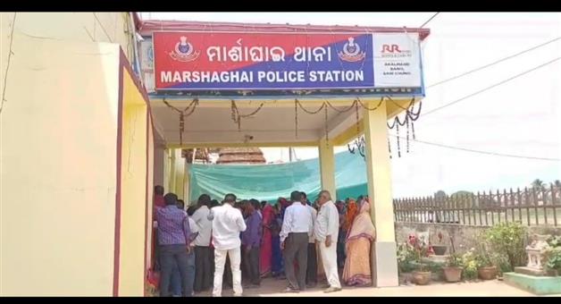 Khabar Odisha:Constable-approach-for-love-to-a-helpless-woman