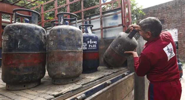 Khabar Odisha:Country-moves-towards-relief-from-LPG-crisis-supply-of-commercial-cylinders-resumes