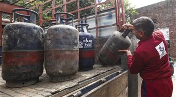 Khabar Odisha:Country-moves-towards-relief-from-LPG-crisis-supply-of-commercial-cylinders-resumes