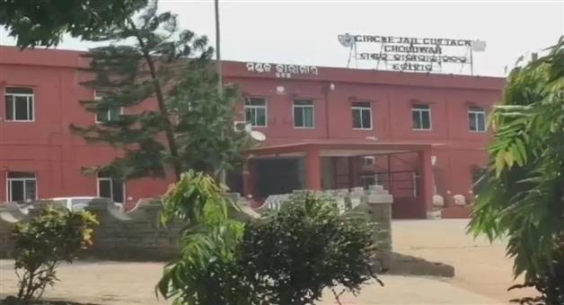 Khabar Odisha:Cuttack-DCP-Inspects-Choudwar-Jail-Reviews-Security-and-Management