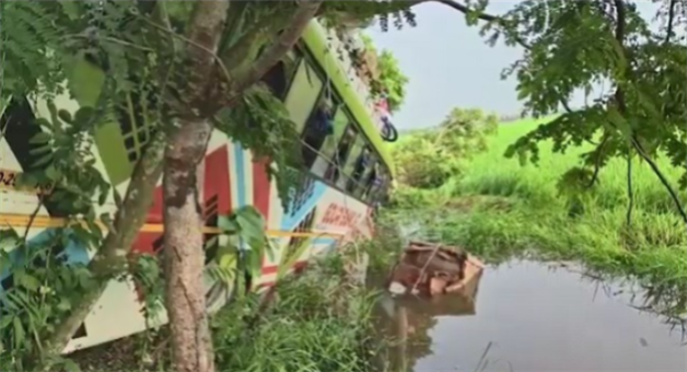 Khabar Odisha:Cuttack–Rajnagar-Bus-Loses-Control-Overturns-30-Passengers-Hospitalised