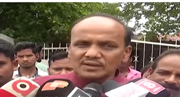 Khabar Odisha:Debasish-Samantray-target-prabhat-biswal-and-saying-I-am-wearing-red-for-him