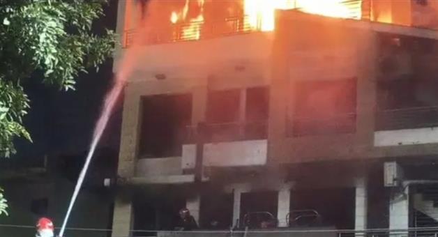 Khabar Odisha:Delhi-Model-town-fire-12-rescued-from-4story-building-blaze