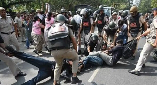 Khabar Odisha:Delhi-Police-Cracks-Down-On-CJP-Protest-20-FIRs-100-Detained
