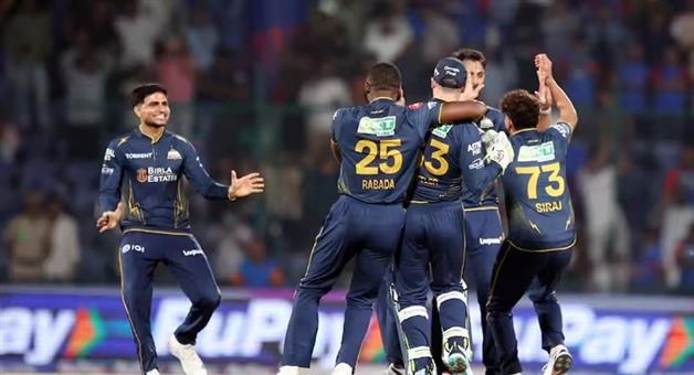 Khabar Odisha:Despite-Bhuvneshwar-Kumars-historic-performance-RCB-lost-Gujarats-fifth-win