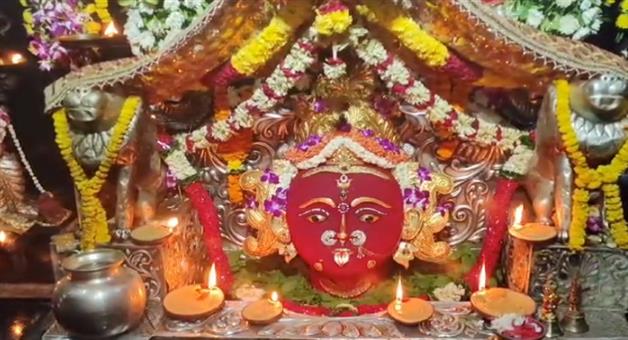 Khabar Odisha:Devotees-puja-at-Maa-Majhighariani-Temple