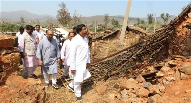 Khabar Odisha:Dharmendra-Pradhan-visited-Cyclone-Titli-affected-areas-of-Ganjam--Gajapati-District