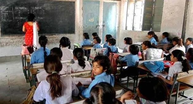 Khabar Odisha:Disturbance-observed-during-school-visit-BEO-sends-show-cause-notices-to-5-teachers