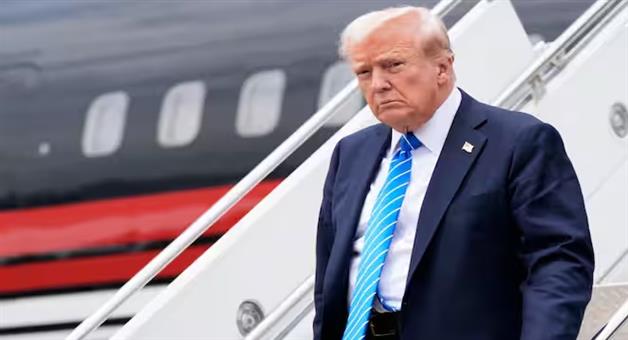 Khabar Odisha:Donald-Trumps-security-blunder-Plane-flies-over-golf-club
