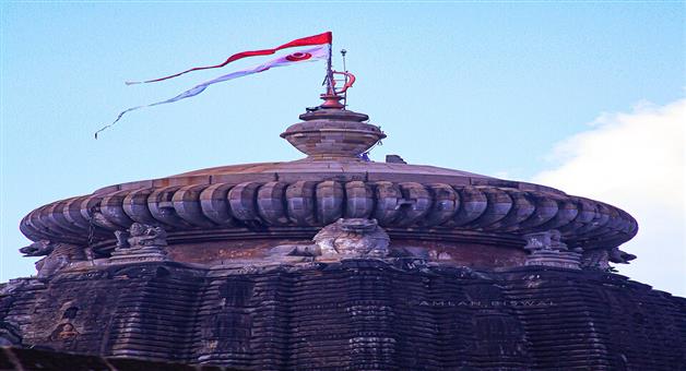 Khabar Odisha:Drone-flies-over-Lingaraj-temple-despite-restrictions-raises-questions-about-security