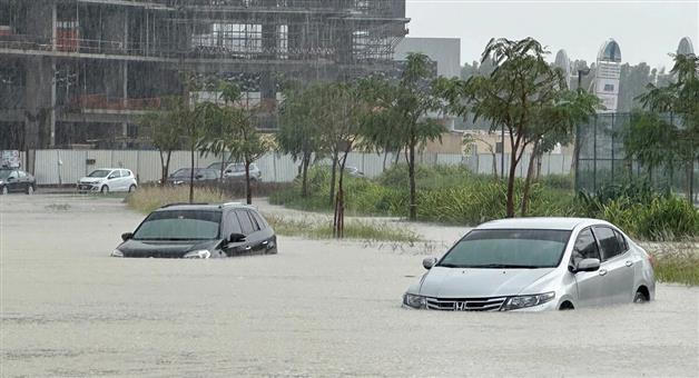 Khabar Odisha:Dubai-Airport-Flooded-Flights-Diverted-After-Heavy-Rain