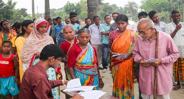 Khabar Odisha:ECIs-big-decision-re-voting-will-be-held-in-15-booths-in-West-Bengal