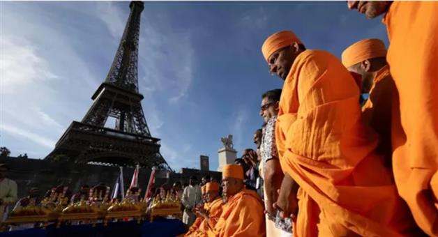 Khabar Odisha:Eiffel-tower-chief-to-step-down-after-row-over-female-staff-removal
