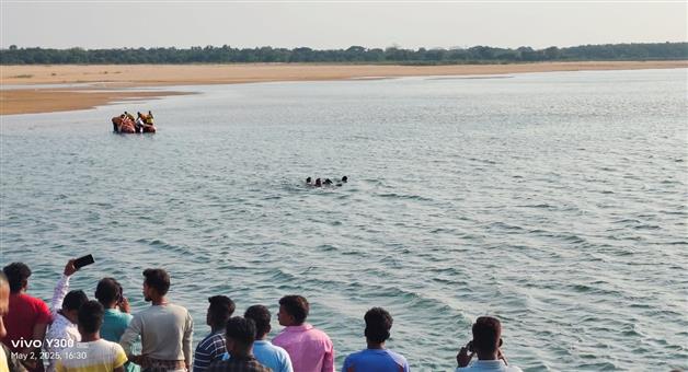 Khabar Odisha:Eight-youths-drown-in-Mahanadi-one-dead