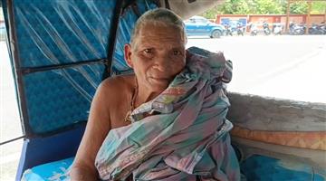 Khabar Odisha:Elderly-husband-rushes-to-District-Collectors-office-to-seek-allowance-for-his-elderly-wife-who-is-paralyzed