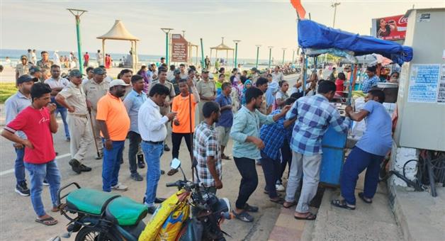 Khabar Odisha:Encroachment-on-Gopalpur-beach-uprooted