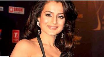 Khabar Odisha:Entertainment-Bollywood-actress-Ameesha-Patel-and-her-business-partner-Kunal-Goomer-money-fraud