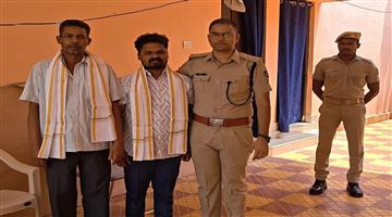 Khabar Odisha:Father-Son-Duo-Rescued-After-8-Days-of-Alleged-Captivity-in-Andhra
