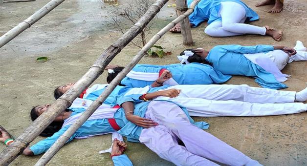 Khabar Odisha:Female-student-suddenly-falls-ill-during-Independence-Day-celebrations
