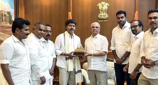 Khabar Odisha:First-come-with-118-signatures-the-governor-once-again-returned-Vijay