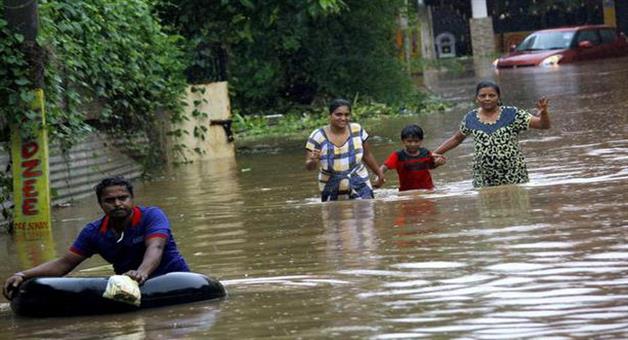 Khabar Odisha:Flood-in-the-capital-Bhubaneswar-flood-water-is-flowing-on-the-road