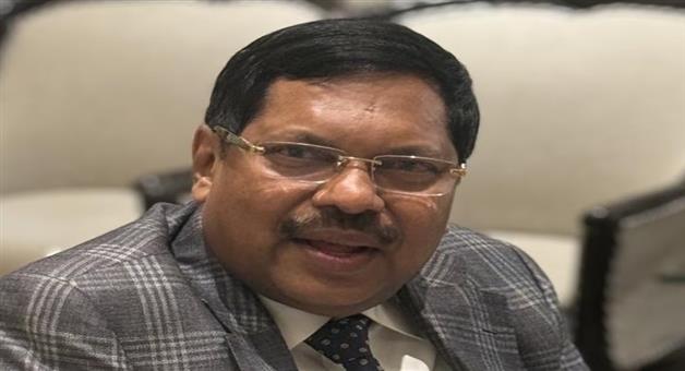 Khabar Odisha:Former-CJI-Gabai-left-his-official-car-for-the-Chief-Justice-setting-an-example