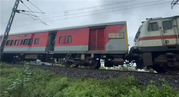 Khabar Odisha:Four-Killed-One-Seriously-Injured-After-Rajyarani-Express-Hits-Them-in-Andhra-Pradesh