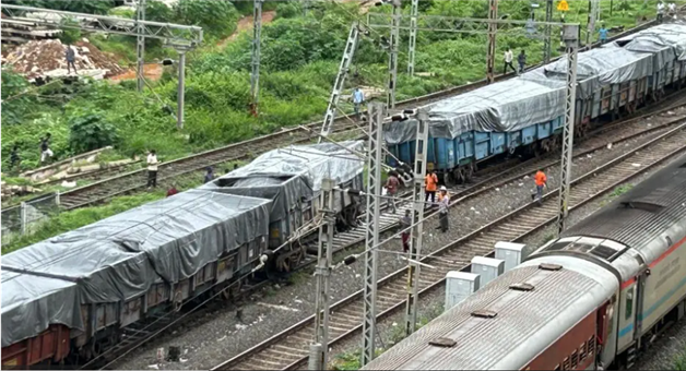 Khabar Odisha:Freight-train-derailed-in-Bhubaneswar
