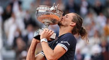 Khabar Odisha:French-Open-2026-Alexander-Zverev-Outlasts-Flavio-Cobolli-in-5-Set-Thriller-to-Win-Maiden-Grand-Slam-Title